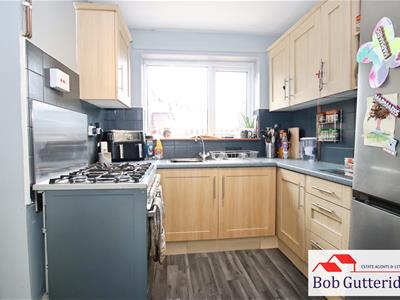 FITTED KITCHEN
